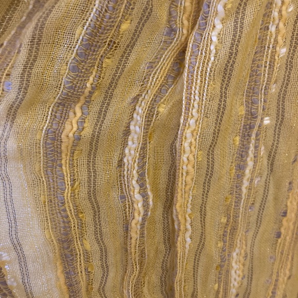 Yellow Roots scarf with metallic detail - Picture 3 of 3